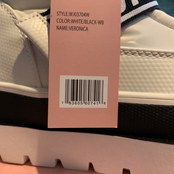 Juicy Couture Women’s Veronica Faux Fur Lining Bootie - Picture 4 of 4